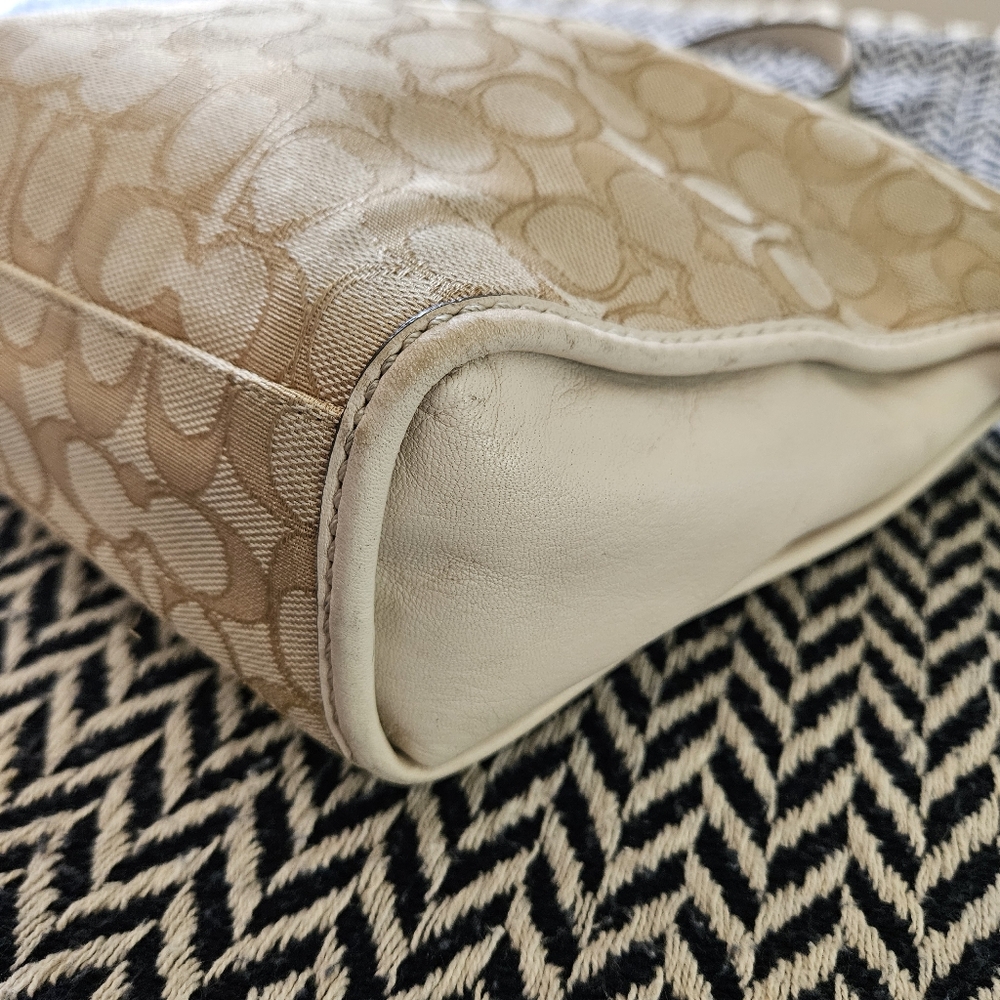 EUC Coach Dufflet Crossbody Purse w/ Signature Jacquard in Cream/Tan - Picture 12 of 15